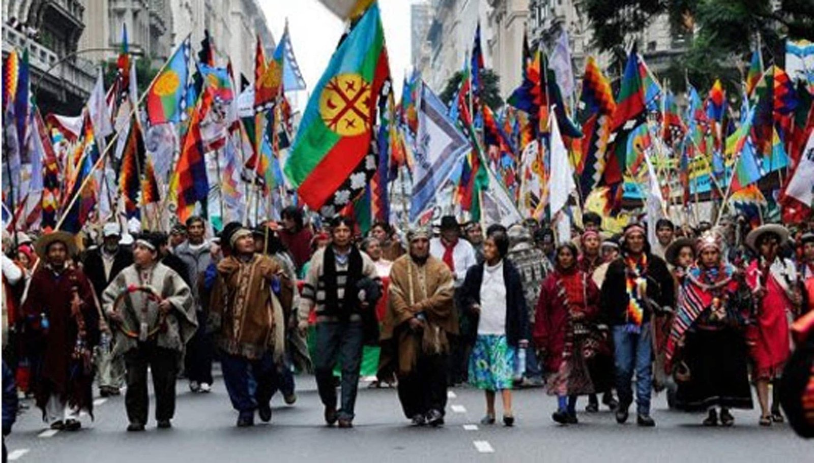 La creación de la bandera de los pueblos originarios Argentina