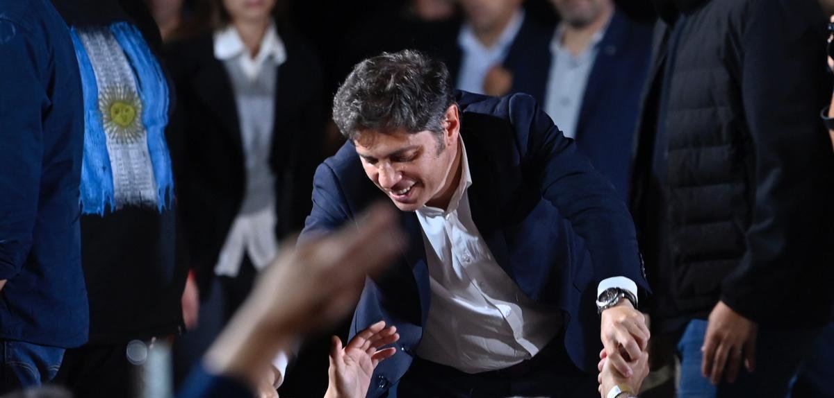 Kicillof ignora la presión de Cristina y le contesta con una demostración de fuerza rodeado de intendentes