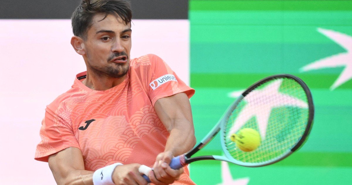 Los argentinos brillan en la cancha: una jornada esperanzadora en el Grand Slam francés Este miércoles, el polvo de ladr... Descubre más sobre tenacidad, mar...