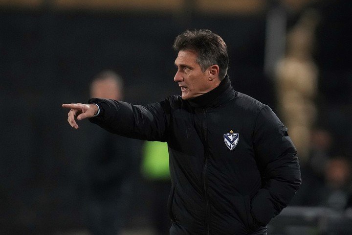 Guillermo Barros Schelotto vs. Peñarol. (AP)