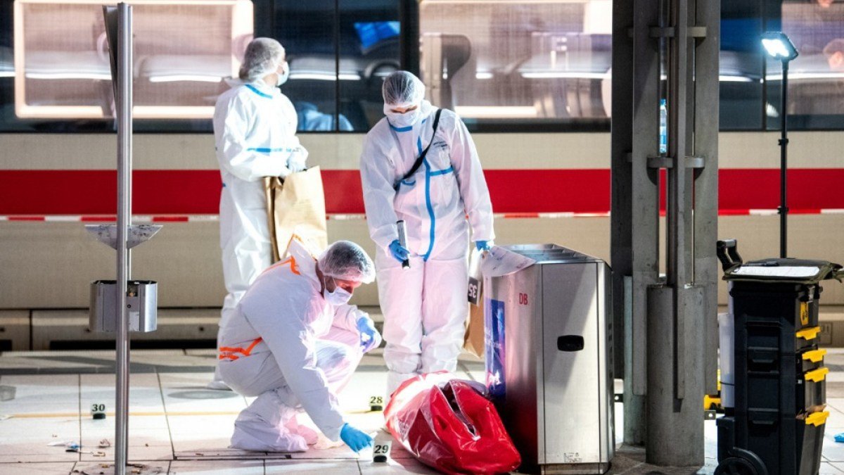 Explora los detalles sobre German woman arrested after mass stabbing at Hamburg train station. Noticias actualizadas y análisis profundos en InfoNow.