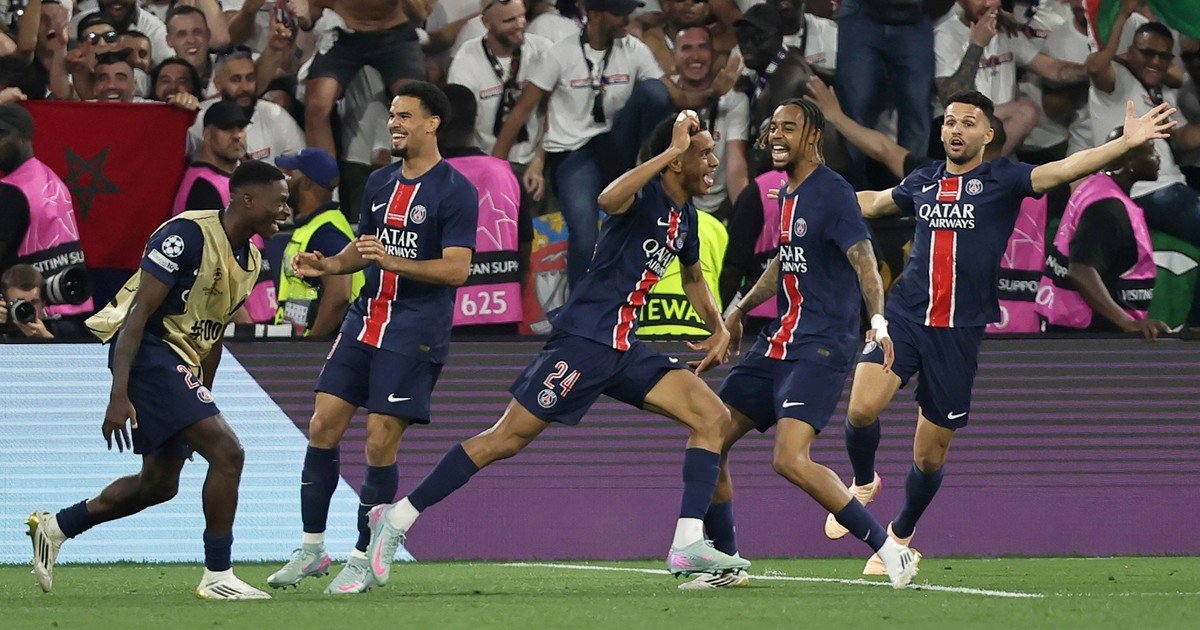 Un análisis exhaustivo del PSG en la cumbre del fútbol europeo La consagración del Paris Saint-Germain como campeón de l... Descubre más sobre corriendo, ind...