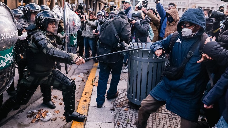La represión administrativa y la voz silenciada de los mayores La reciente actuación de Patricia Bullrich, ministra de S... Descubre más sobre documentan, ev...