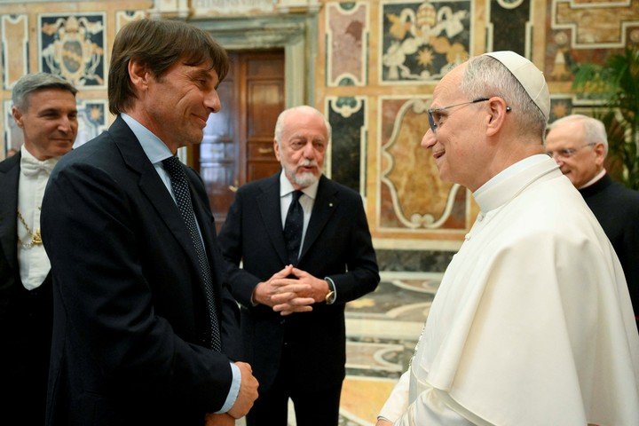 La broma del Papa al recibir al Napoli campeón de Italia: "Se dice que soy romanista". Foto Vaticano 