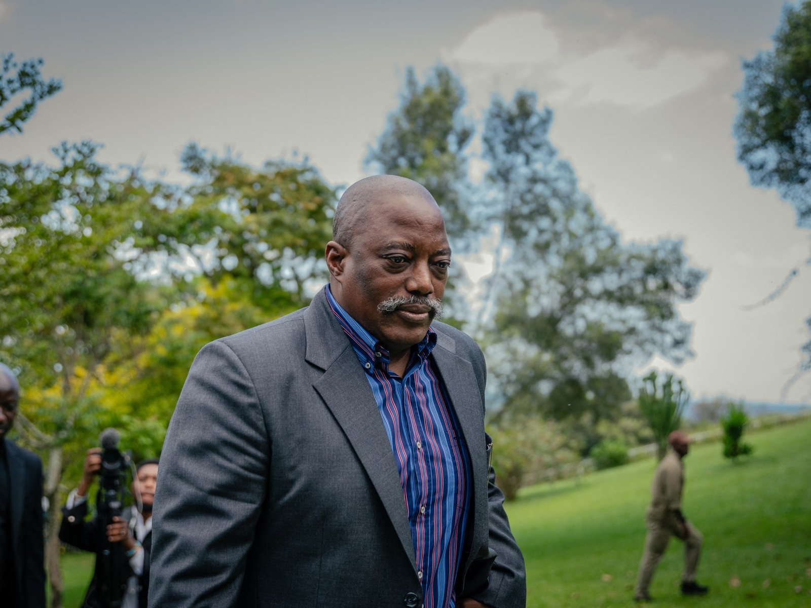 Un regreso controvertido en tiempos de conflicto La reciente visita de Joseph Kabila a la ciudad de Goma, controlada por... Descubre más sobre complicidad, c...