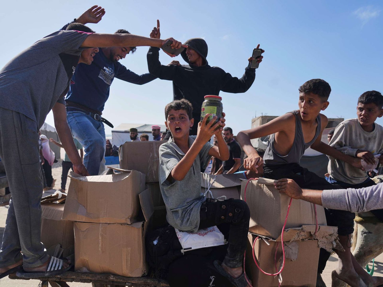 La crítica de Lazzarini a la nueva estrategia de ayuda en Gaza: una mirada profunda a la crisis humanitaria En un contex... Descubre más sobre trabajen, haci...