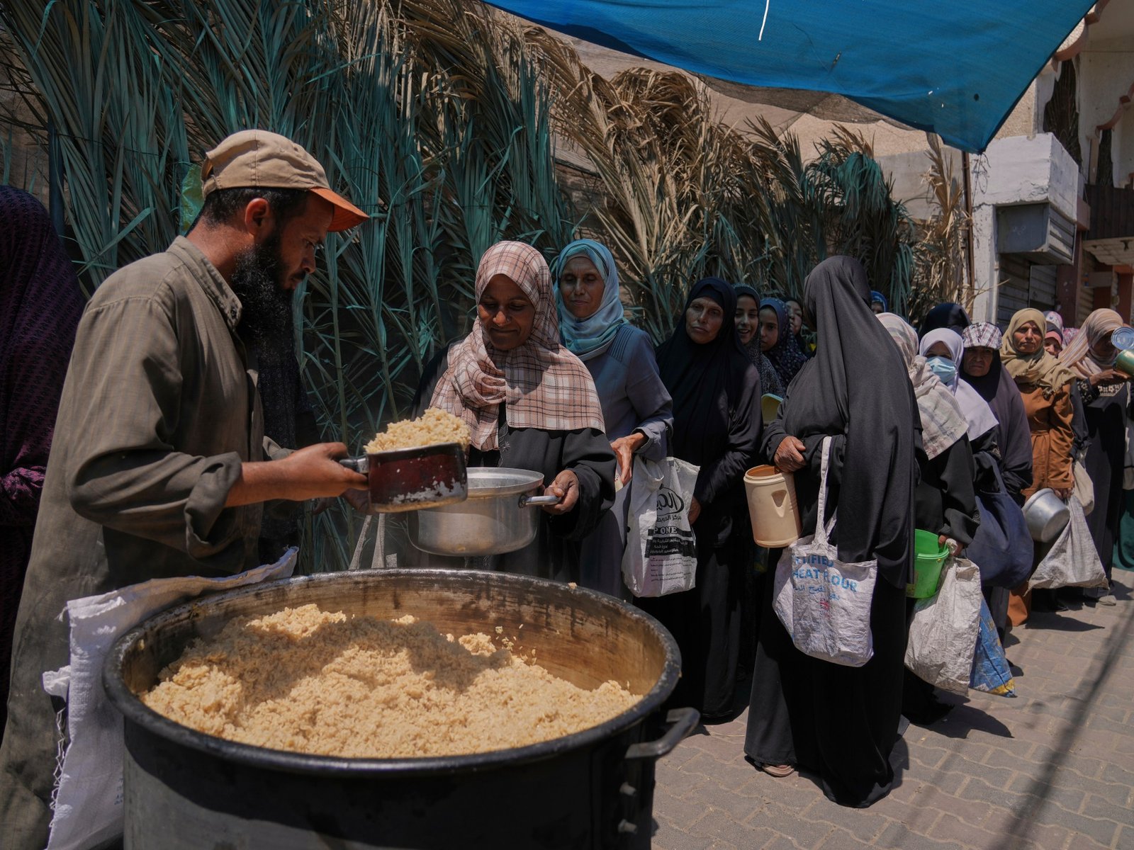 Una crisis humanitaria sin precedentes en el corazón de la guerra La situación en la Franja de Gaza ha alcanzado niveles... Descubre más sobre quiero, padre,...