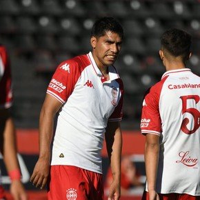 El referente de Huracán que volvió a jugar tras siete meses y emocionó a todos