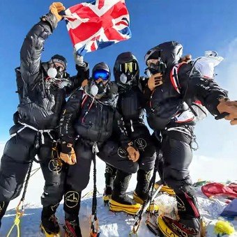 Inhalaron gas y escalaron el Everest en cuestión de días. ¿Es este el futuro del montañismo?