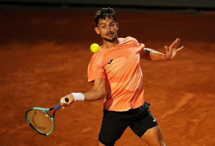 Navone sigue en carrera en el main draw de París. (REUTER)