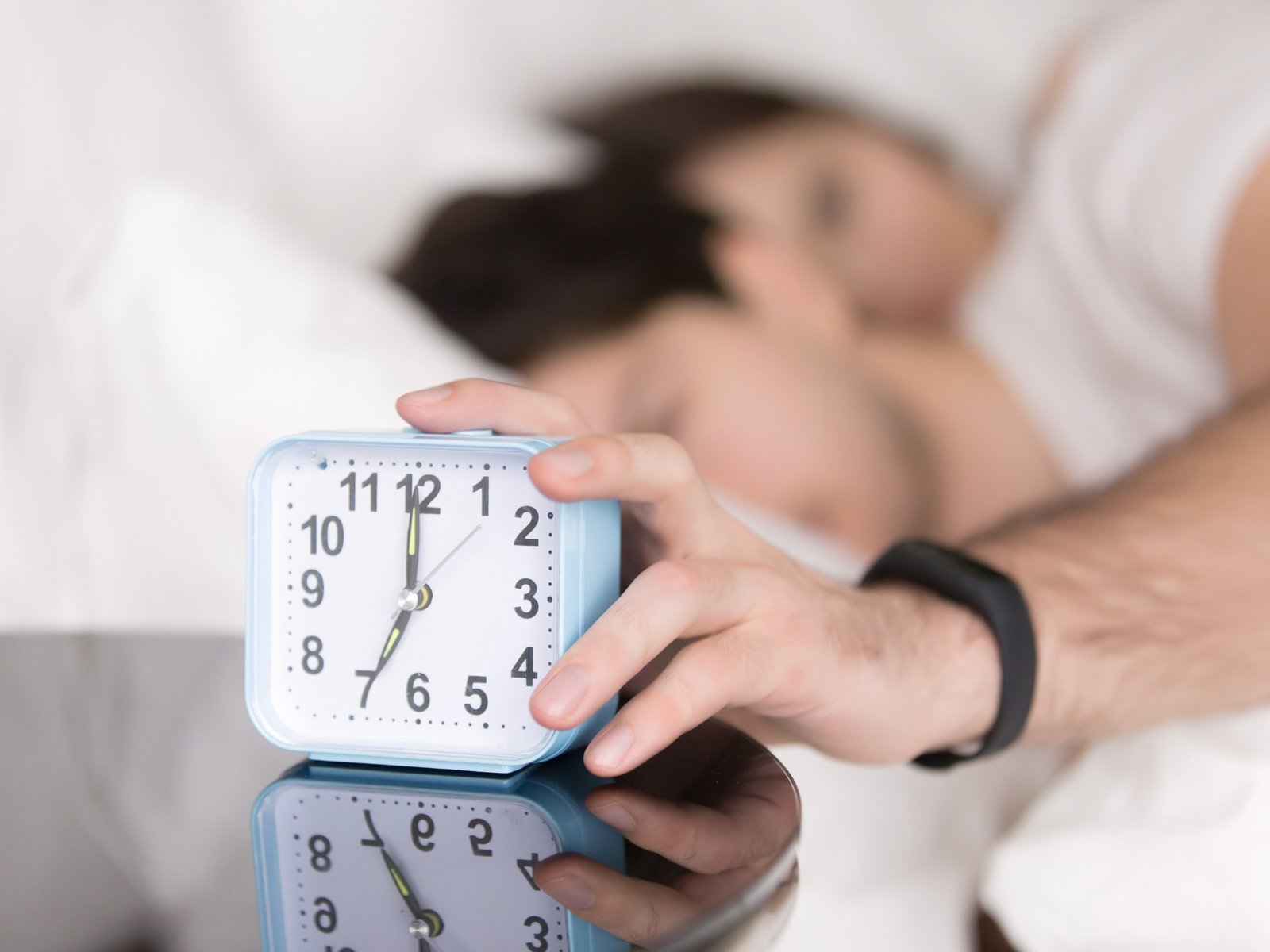 El misterio del despertar anticipado: cómo nuestro cuerpo nos prepara para el día Una notable cantidad de personas se de... Descubre más sobre ayudando, encu...