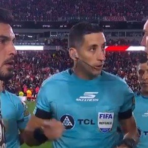 El piquete de Nacho Vázquez en el sorteo de los penales: ni miró al árbitro