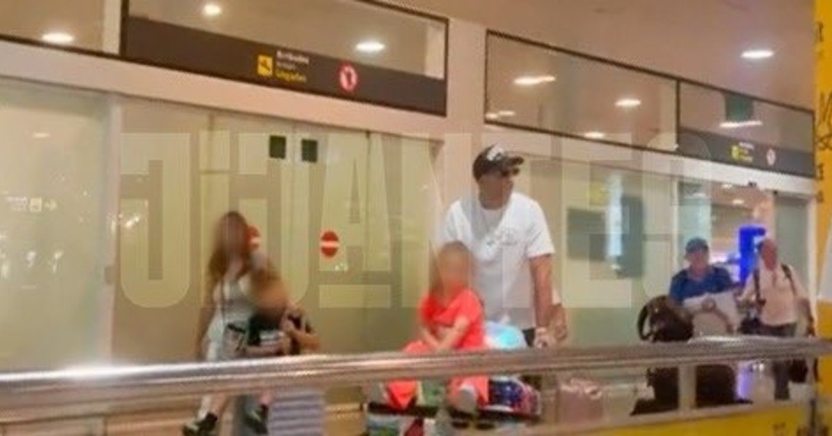El futuro incierto de Dibu Martínez y las miradas en Barcelona La reciente imagen de Dibu Martínez en Barcelona ha dado ... Descubre más sobre encuentra, sit...