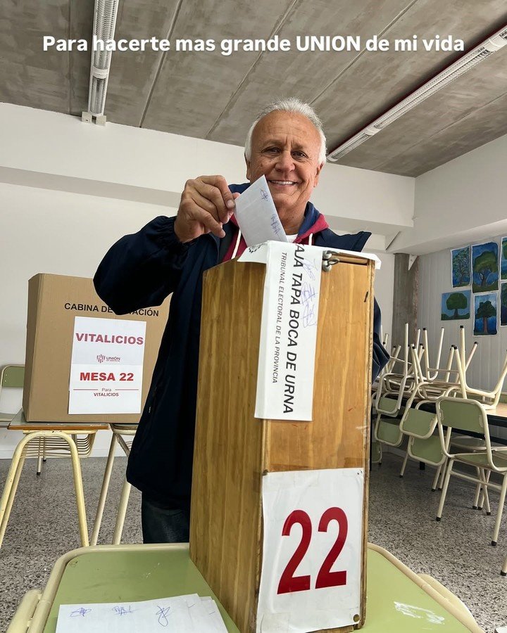 Miguel del Sel al votar en la elección de Unión.