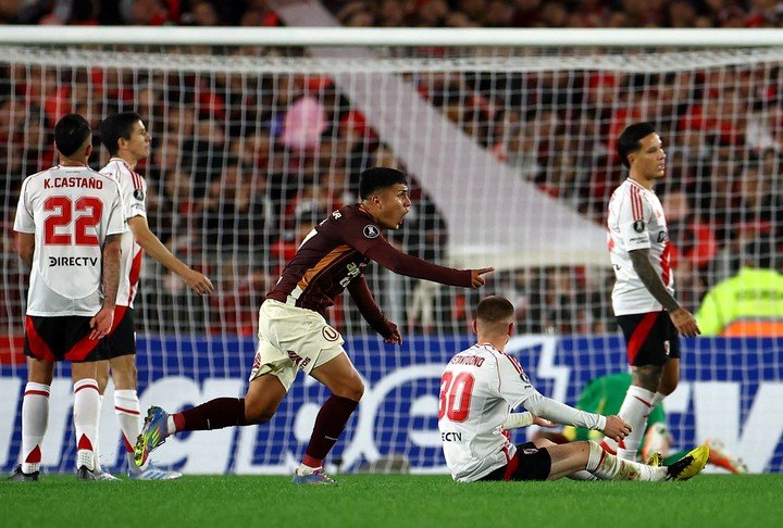 Armani en el piso tras el gol de Concha (Reuters).