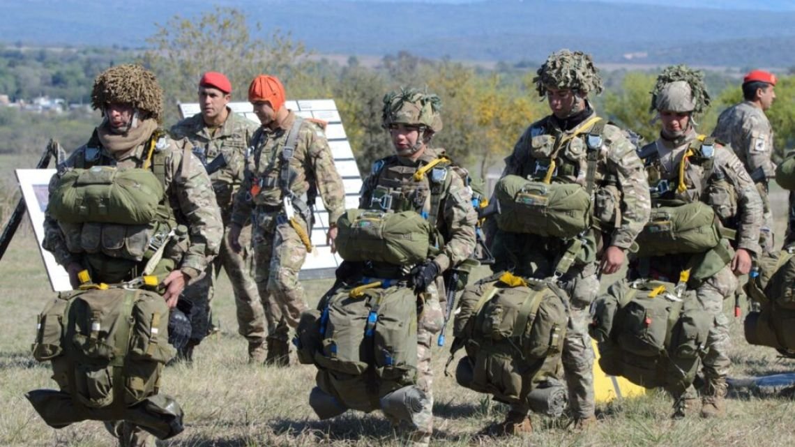 Celebrando más de dos siglos de defensa y compromiso Este 29 de mayo, el Ejército Argentino celebra su 215° aniversario,... Descubre más sobre bases, declara...