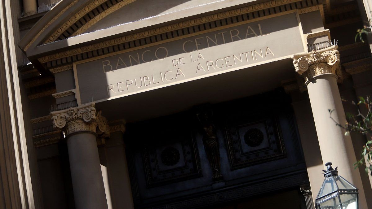 La encrucijada económica de Argentina y el FMI Argentina se encuentra en una encrucijada que podría definir su futuro ec... Descubre más sobre argentina, ele...
