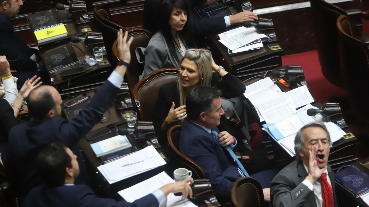 El desafío fiscal que enfrenta el país ante la oposición en el Congreso Este miércoles se avecina un momento decisivo en... Descubre más sobre silvia lospenn...