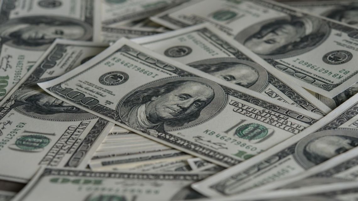 Un giro en la dinámica cambiaria: análisis del mercado de divisas El comportamiento del dólar blue en el mercado cambiar... Descubre más sobre crisis económi...