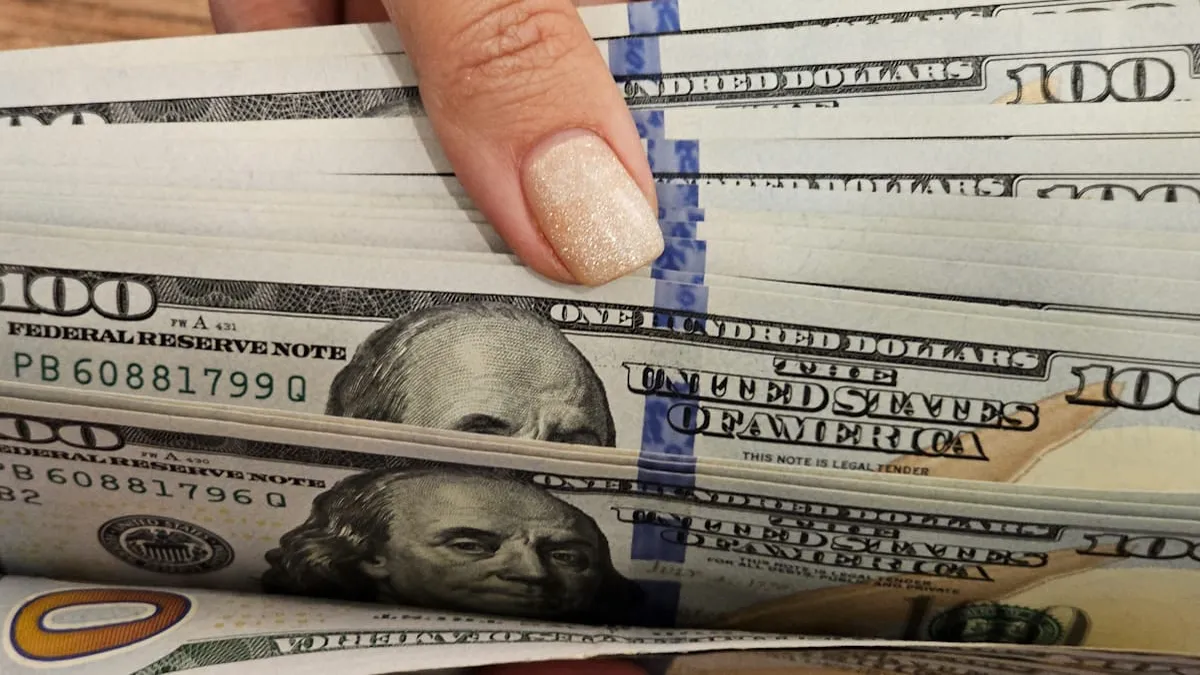 El nuevo escenario del dólar: entre expectativas y realidades A un mes y medio de la flexibilización de las restriccione... Descubre más sobre moverse, expor...