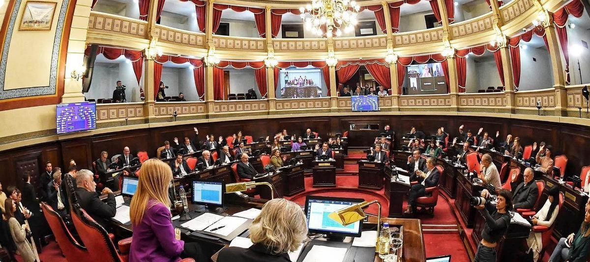 La encrucijada judicial de la provincia: alianzas inesperadas y futuros inciertos La reciente aprobación de 131 pliegos ... Descubre más sobre significar, ex...