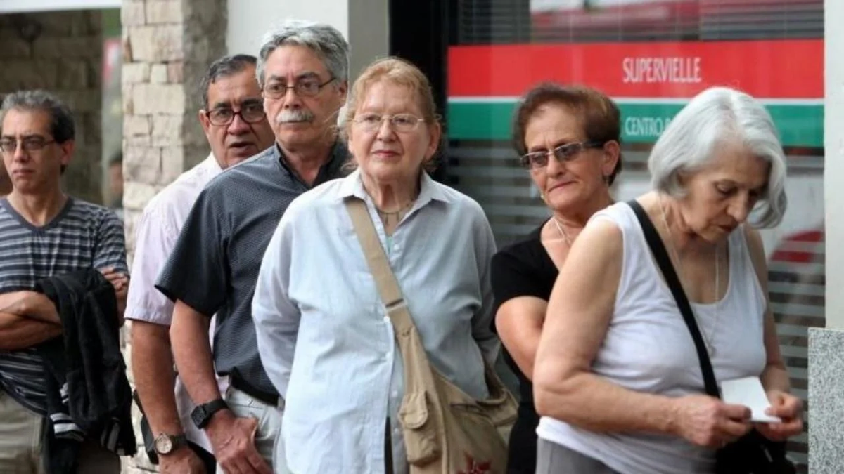 Explora los detalles sobre Cuánto aportó cada jubilado de la mínima a la motosierra en mayo. Noticias actualizadas y análisis profundos en InfoNow.