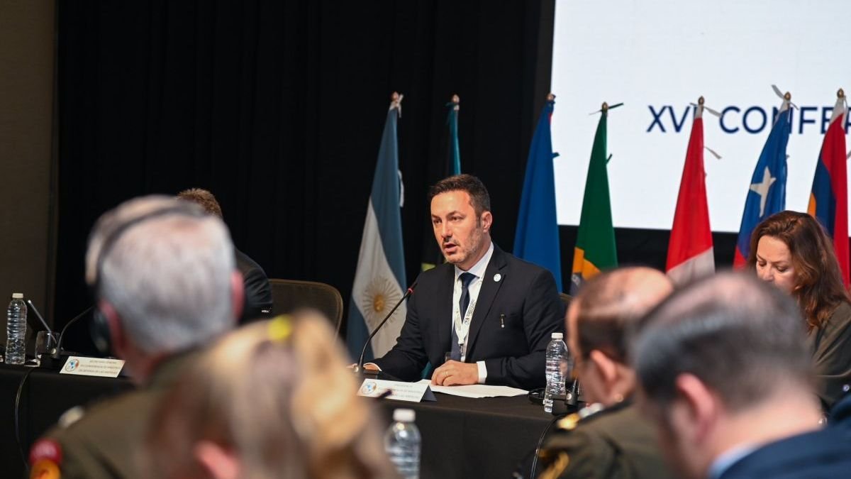 La inestabilidad en la conducción del Ministerio de Defensa La gestión de Luis Petri al frente del Ministerio de Defensa... Descubre más sobre debilitamiento...