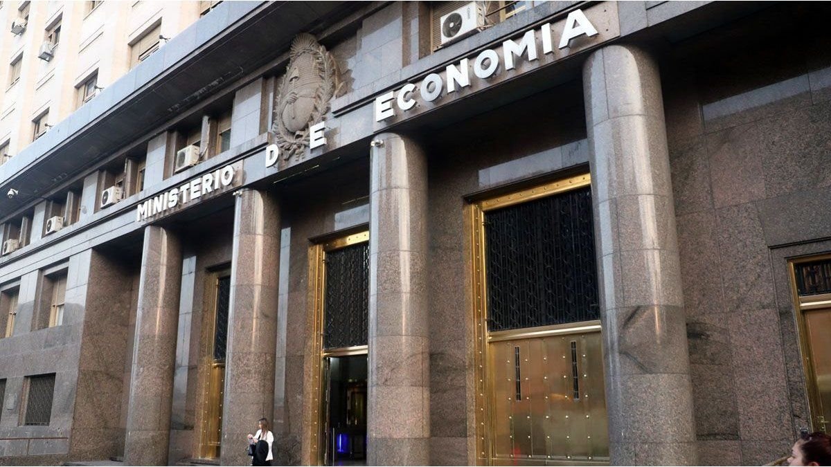 La tensión del mercado ante un nuevo bono en un contexto de incertidumbre El Tesoro Nacional concretó el jueves una espe... Descubre más sobre máximo, entre,...