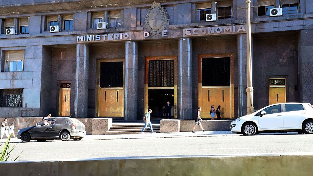 Expectativas del mercado ante la nueva emisión de deuda argentina En un contexto económico incierto, el ministerio de Ec... Descubre más sobre puede, crediti...