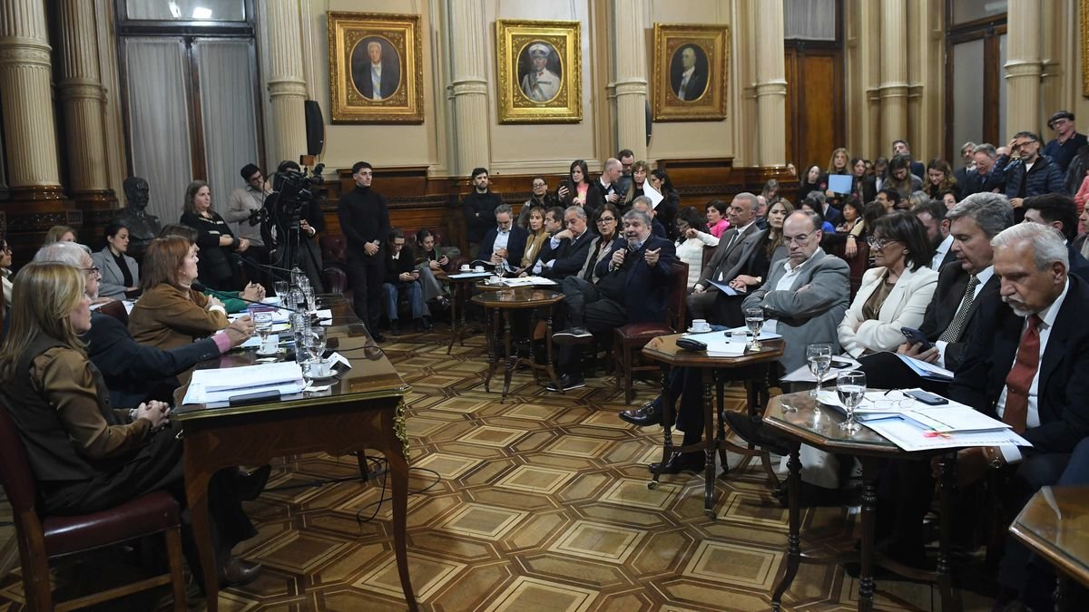Un Cambio en la Estructura Judicial del País: Un Debate Necesario El actual contexto político en Argentina ha llevado a ... Descubre más sobre insuficiente, ...