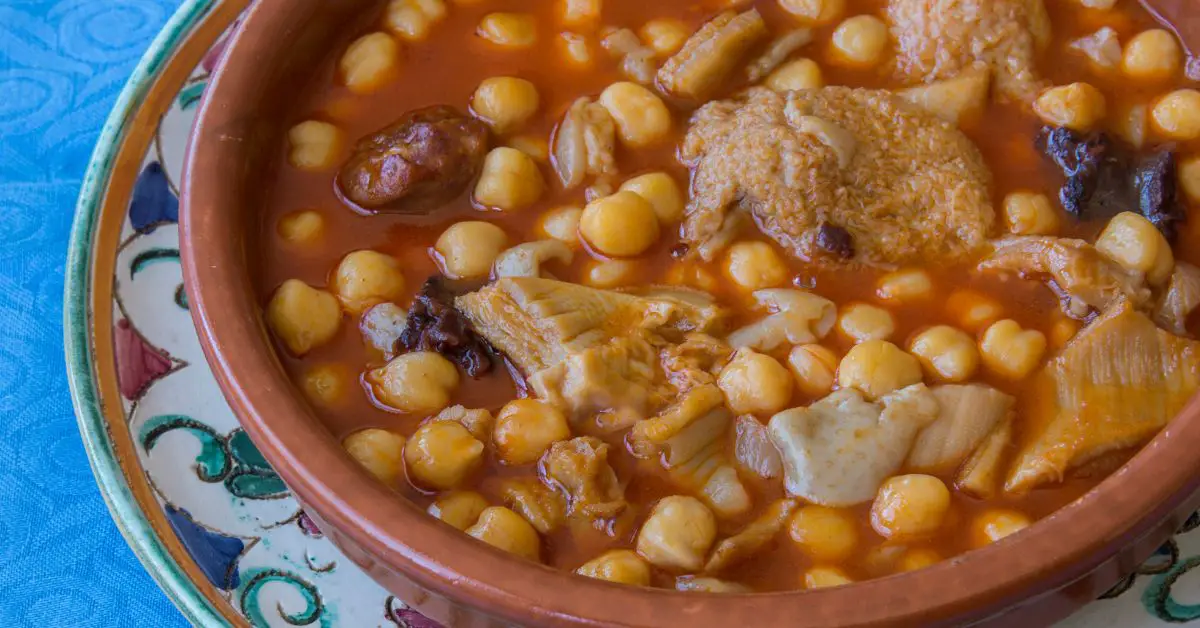 El arte de preparar la cazuela de mondongo según los sabores de Dora Claro, la palabra "cocina" se traduce igual al español argentino: "cocina". Si necesitas algo más específico o un contexto diferente, no dudes en decírmelo. receta