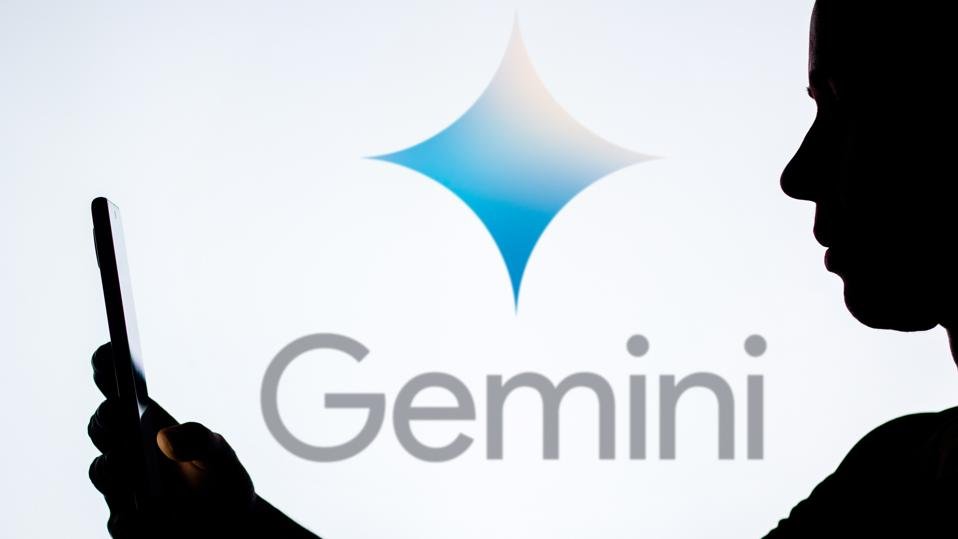 El exjefe de Siri supuestamente quería que Apple eligiera Gemini de Google en lugar de ChatGPT. Siri