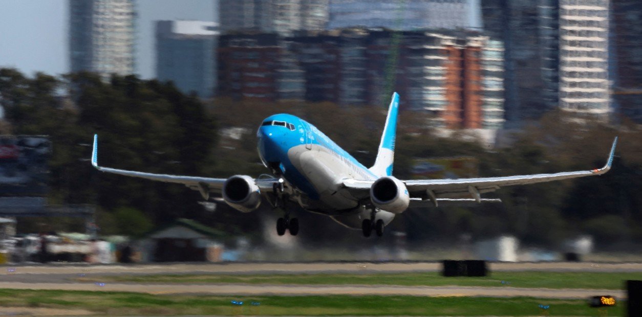 El Gobierno estudia la desregulación aeronáutica en El Cronista, Economía