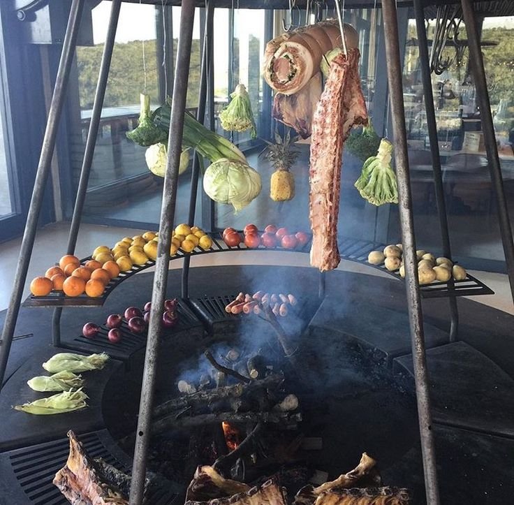 Descubriendo el arte del asado en la montaña con Francis Mallmann "Asado" en español argentino se traduce igual: "asado". Es una tradición muy popular en Argentina que consiste en cocinar carne a la parrilla. Si necesitás más información o contexto sobre el asado, no dudes en decírmelo. receta
