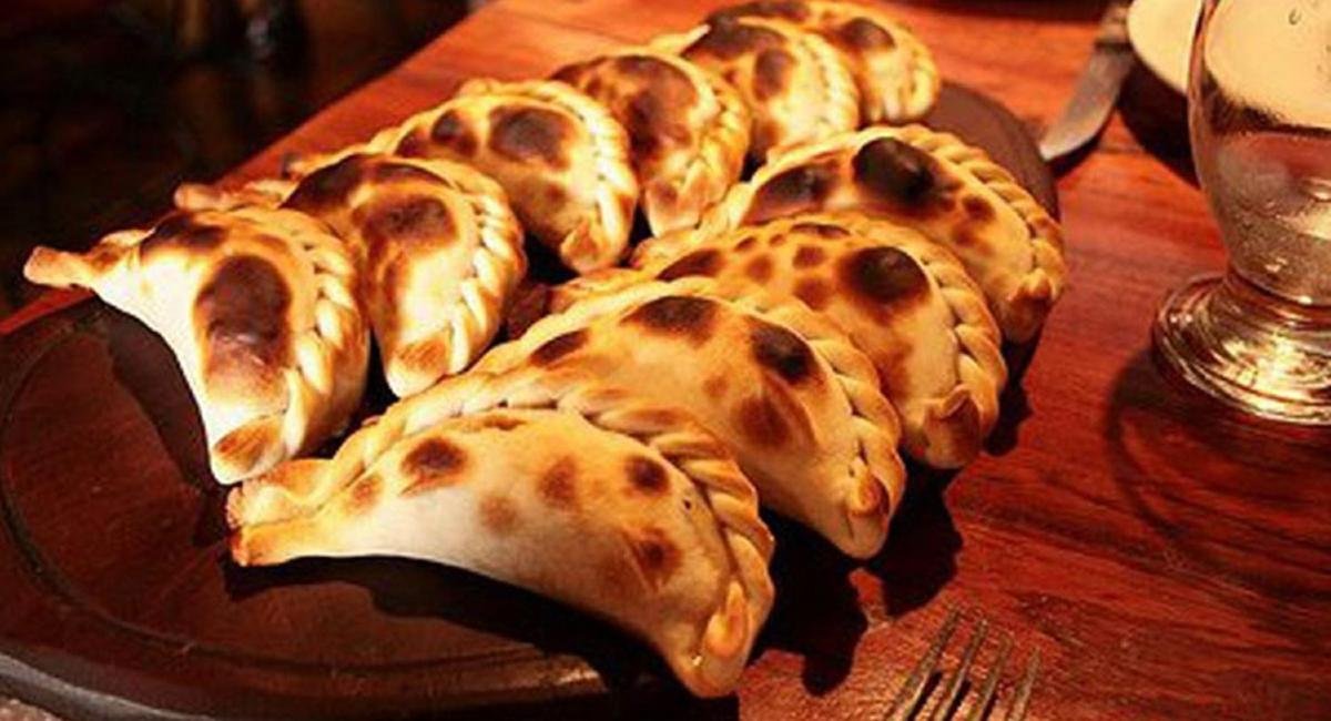 El arte de la empanada tucumana La palabra "chef" se traduce al español como "chef" también, ya que se utiliza en el mismo contexto. Sin embargo, en un contexto más informal, podrías referirte a un "cocinero" o "cocinera". ¿Te gustaría que traduzca algo más específico relacionado con "chef"? receta