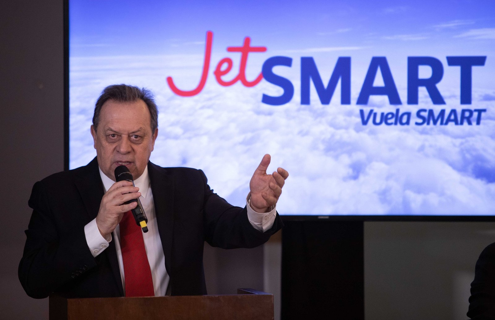 Dueño de JetSmart en El Cronista, Negocios
