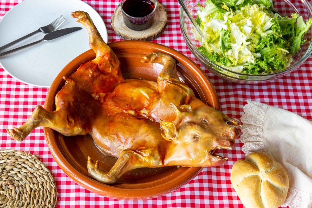 Guía de los rincones del asado en la Patagonia "Asado" ya está en español. Si te referías a una explicación o descripción del término, puedo ayudarte con eso. El "asado" es una tradición culinaria en Argentina que consiste en cocinar carne a la parrilla, generalmente de vaca, aunque también puede incluir cerdo, pollo y otros tipos de carne. Se suele acompañar con chimichurri y se disfruta en reuniones familiares o con amigos. ¿Te gustaría que te ayude con algo más específico? receta