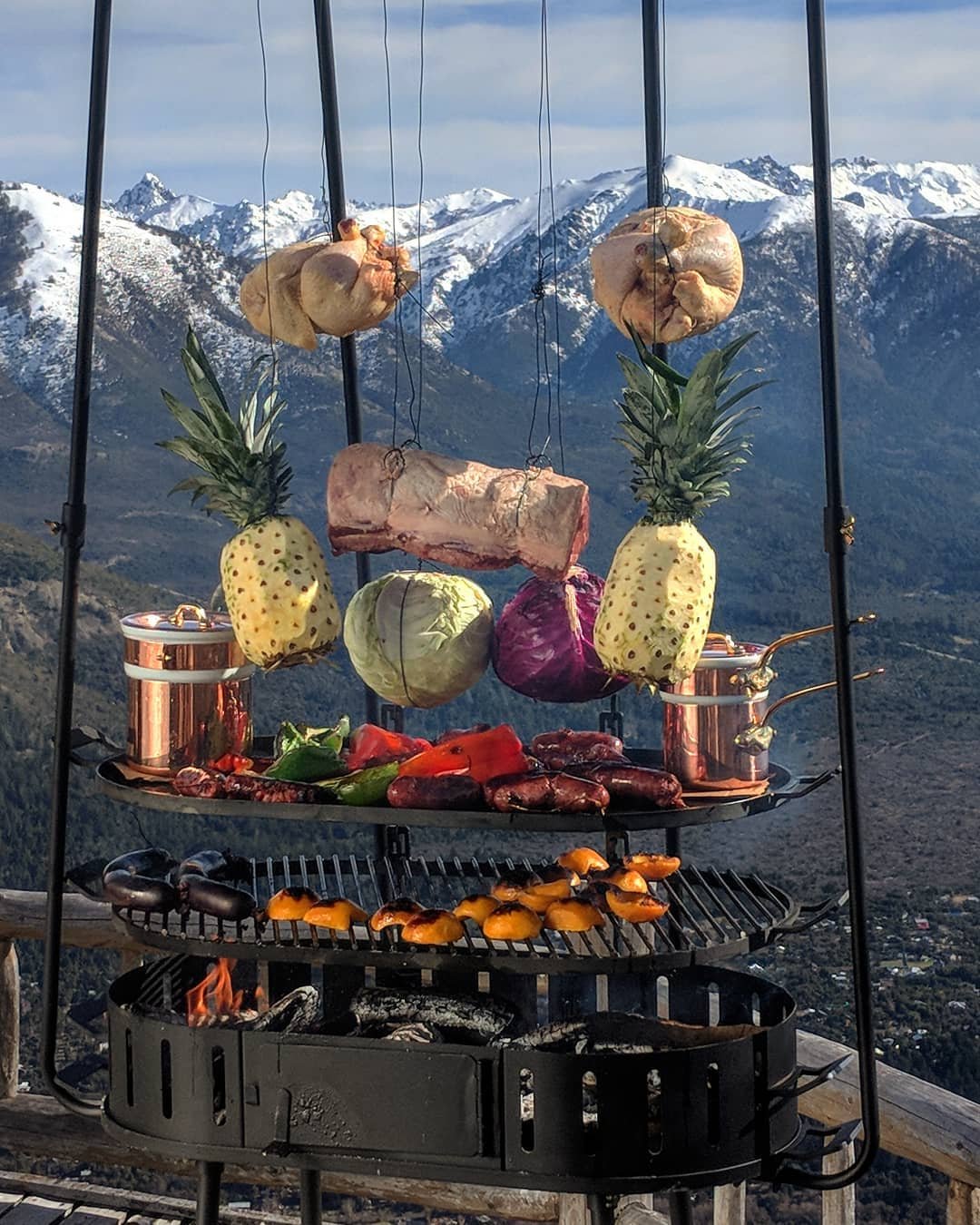 Descubriendo el arte del asado en la montaña con Francis Mallmann "Asado" en español argentino se traduce igual: "asado". Es una tradición muy popular en Argentina que consiste en cocinar carne a la parrilla. Si necesitás más información o contexto sobre el asado, no dudes en decírmelo. receta