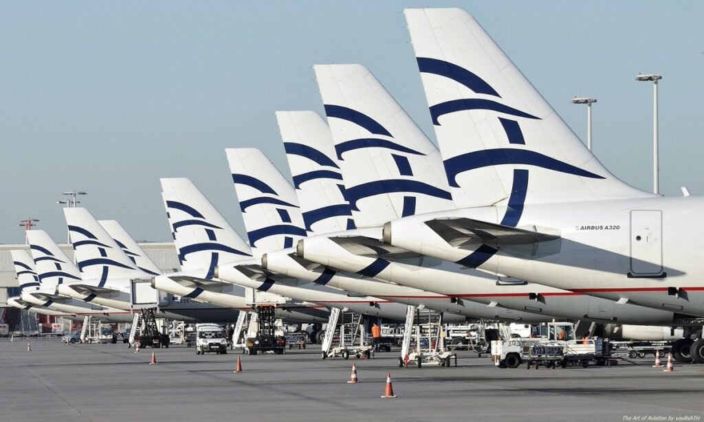 ¡No te pares! Las aerolíneas de Turquía multarán a los pasajeros que se levanten de sus asientos antes de tiempo en Redacción Clarín, Un