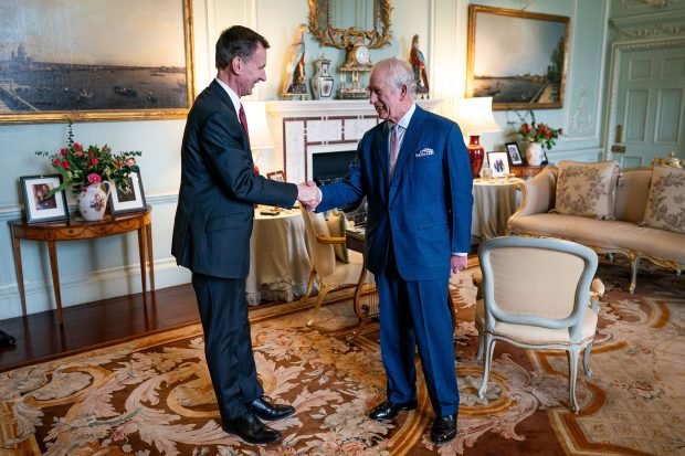 Preocupación por el Rey Carlos III en El Cronista, Internacionales