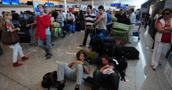 Paro de controladores aéreos en El Cronista, Economía