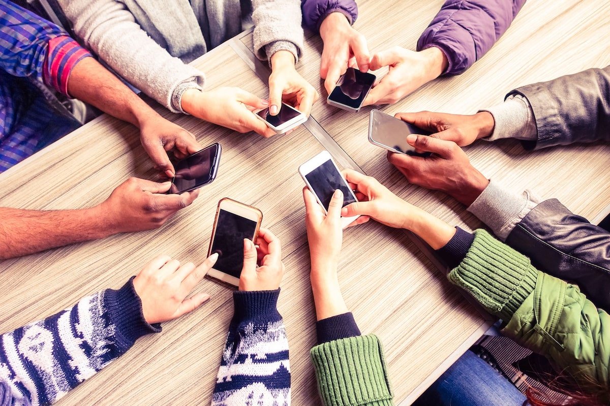 Adiós a los celulares en El Cronista, Información General