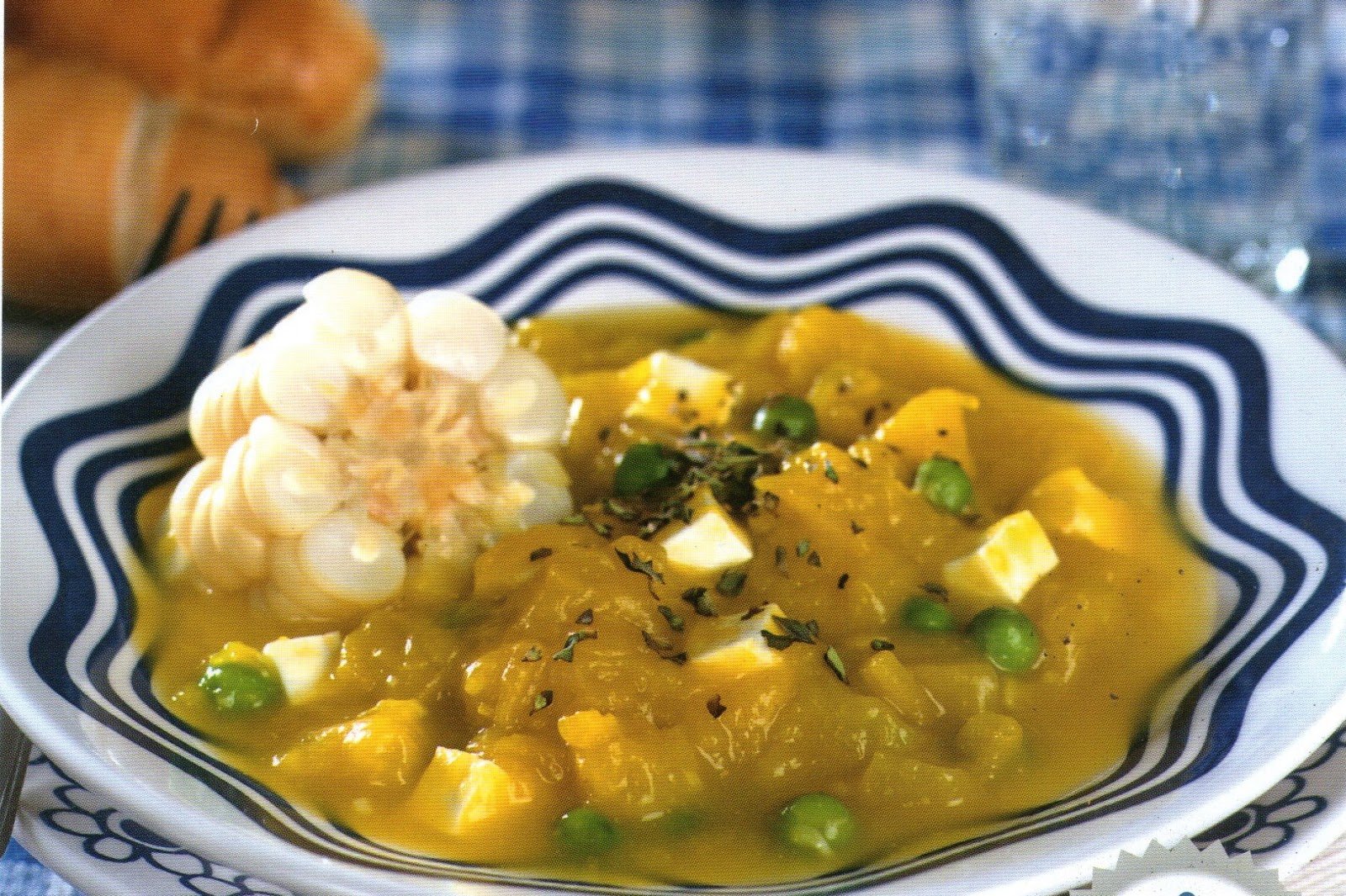 El locro de primavera El término "locro" se refiere a un plato tradicional de la cocina argentina, especialmente popular en las festividades patrias como el 25 de mayo. Es un guiso a base de maíz, carne (generalmente de cerdo o vaca), zapallo, porotos y especias. Se sirve caliente y es ideal para compartir en familia o con amigos. ¿Te gustaría saber más sobre su preparación o historia? receta