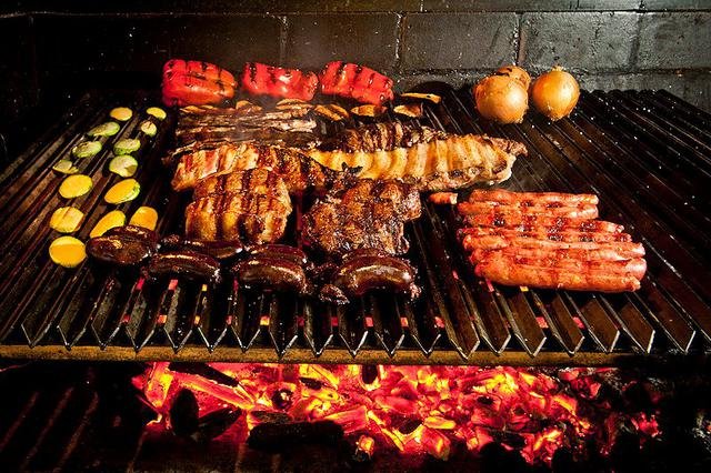 La magia del asado a la parrilla "Asado" se traduce igual al español argentino, ya que es una palabra que se utiliza para referirse a una parrillada típica de la cultura argentina. Si necesitás más información o contexto sobre el asado, no dudes en decírmelo. receta