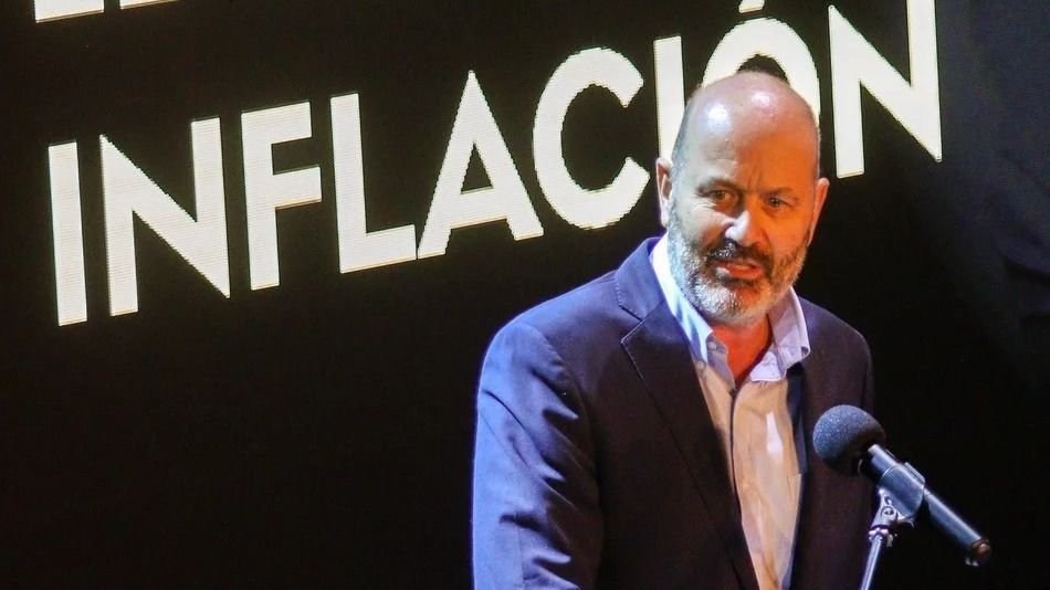 Sturzenegger acelera la reforma aerocomercial y avanza con recortes en el área de Transporte en El Cronista, Economía
