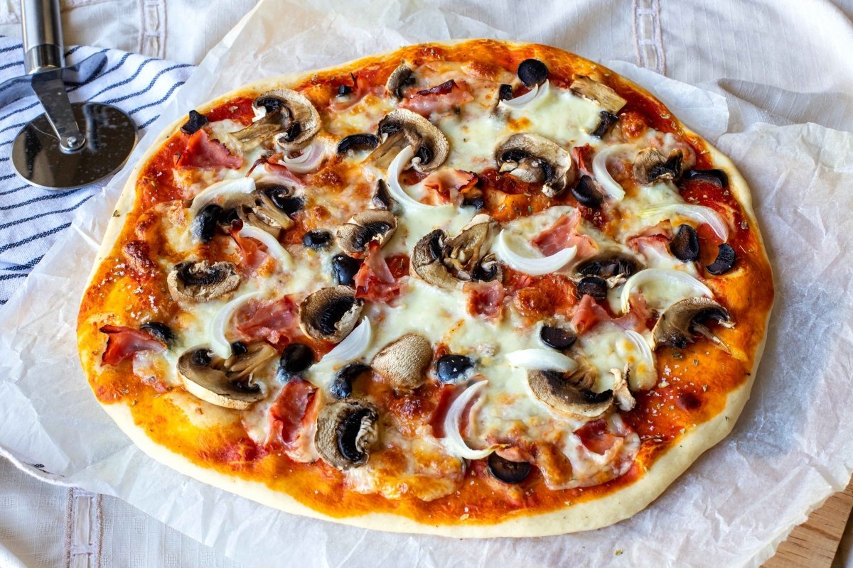 La revolución de las pizzas al disco La palabra "chef" se traduce al español como "chef". En Argentina, se usa de la misma manera, refiriéndose a un cocinero profesional o a la persona a cargo de la cocina en un restaurante. Si necesitas algo más específico o un contexto diferente, no dudes en decírmelo. receta