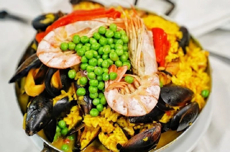 Guía de los mejores bodegones porteños La traducción de "plato" al español argentino es "plato". Si necesitas más contexto o una frase específica, no dudes en decírmelo. receta