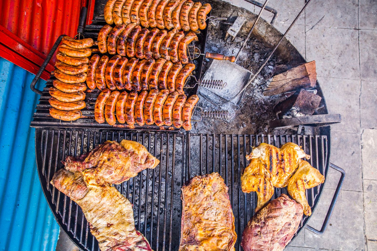 Asado a la Patagonia "Asado" se traduce al español argentino como "asado". En Argentina, el término se refiere a una forma de cocinar carne, generalmente a la parrilla, y es una tradición muy arraigada en la cultura del país. Si necesitás más información o contexto sobre el asado, hacémelo saber. receta