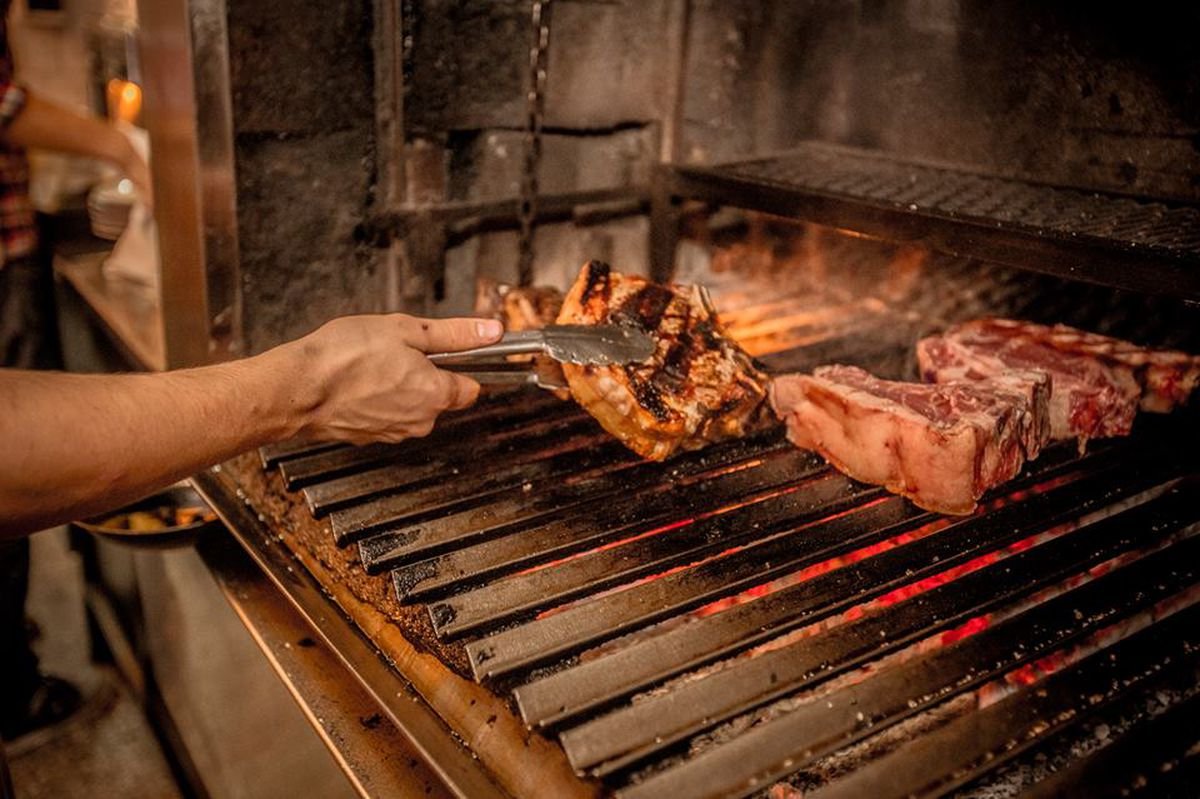 Las mejores parrillas ocultas de Buenos Aires "Asado" en español argentino se traduce igual: "asado". Se refiere a una técnica de cocción de carne a la parrilla, que es muy popular en Argentina y forma parte de la cultura gastronómica del país. Si necesitás más información o un contexto específico, no dudes en decírmelo. receta