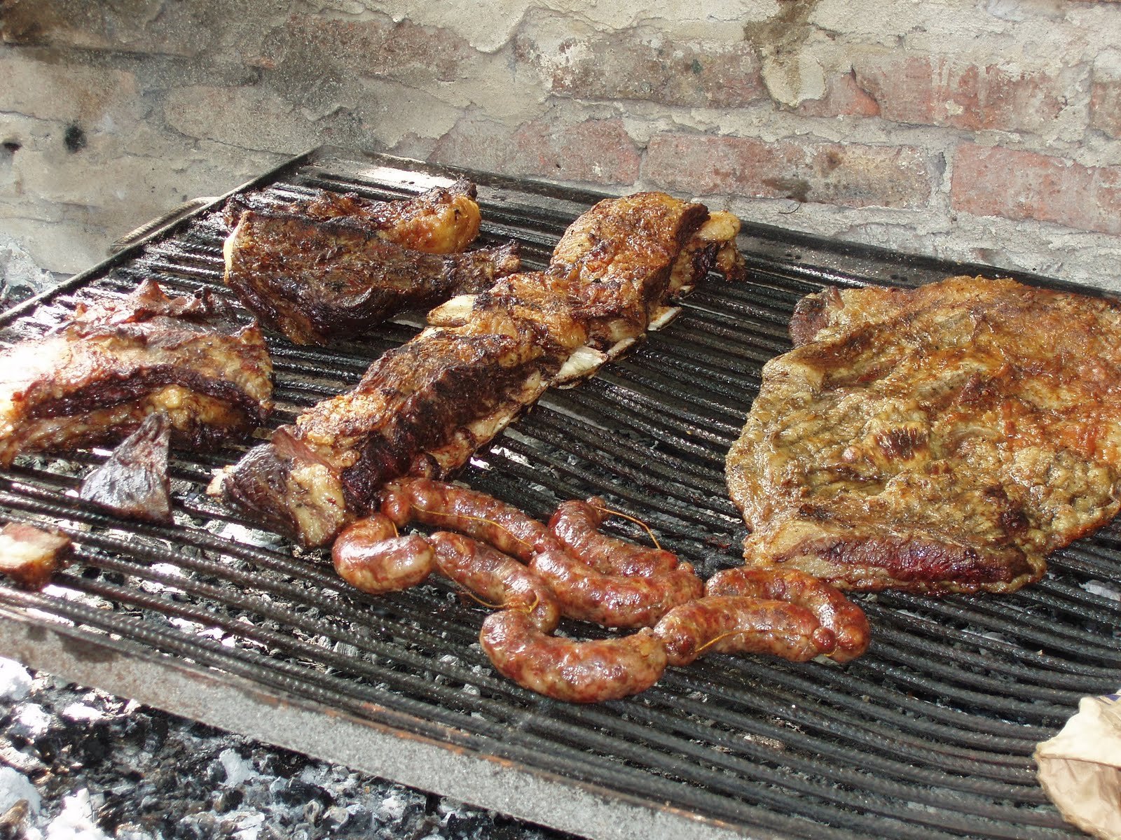 El asado de autor "Asado" se traduce igual al español argentino, ya que es una palabra que se utiliza en el mismo contexto para referirse a la parrillada típica de la gastronomía argentina. Si necesitas más información o un texto específico relacionado con el asado, no dudes en decírmelo. receta